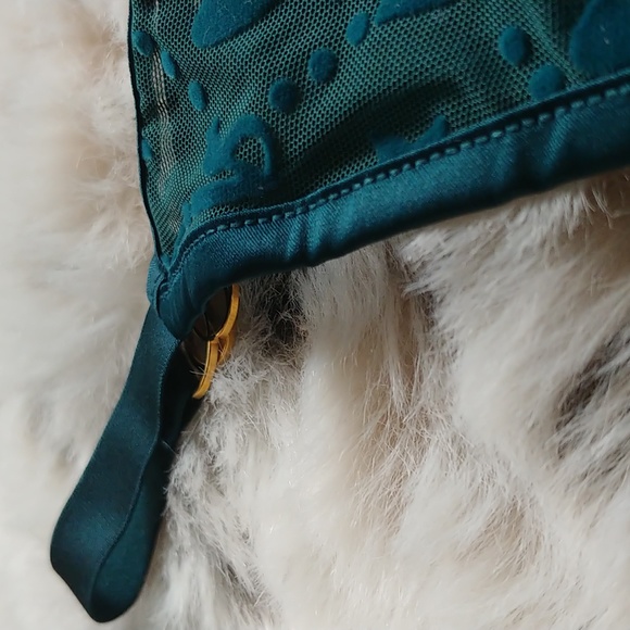 VS Very Sexy Brazilian - Picture 7 of 9